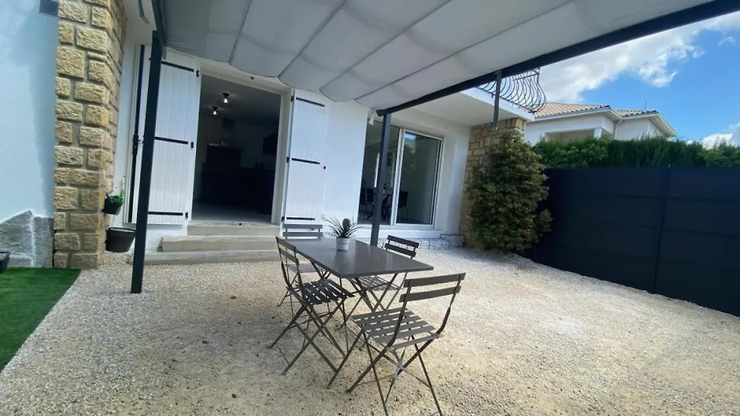 La Perle de Provence: Tranquil Garden Apartment with AC in Nyons