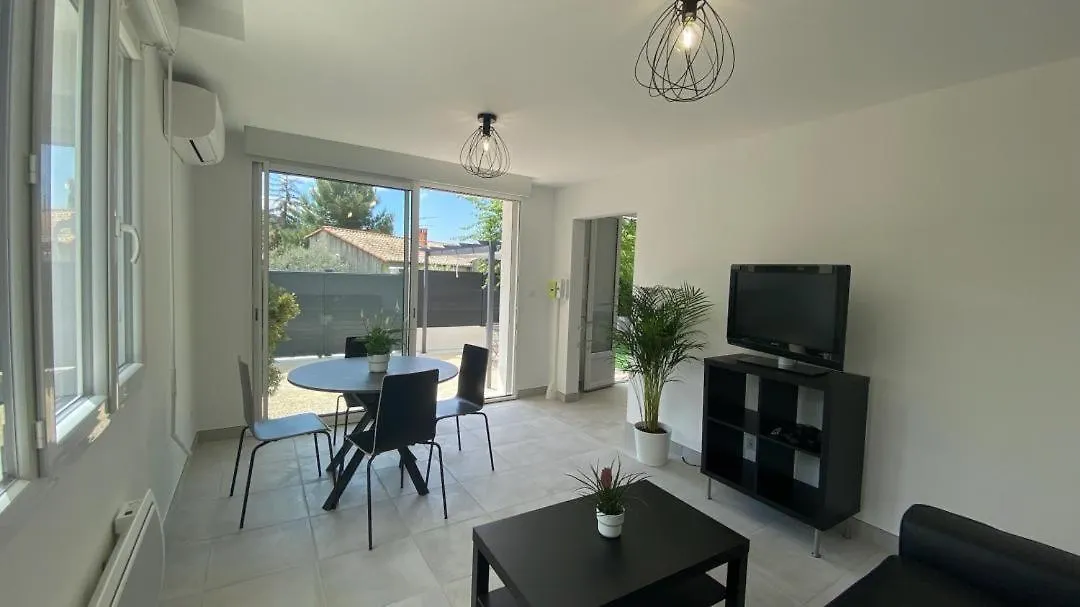 La Perle de Provence: Tranquil Garden Apartment with AC in Nyons 0*,  France