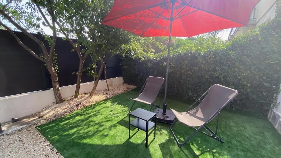 La Perle de Provence: Tranquil Garden Apartment with AC in Nyons France
